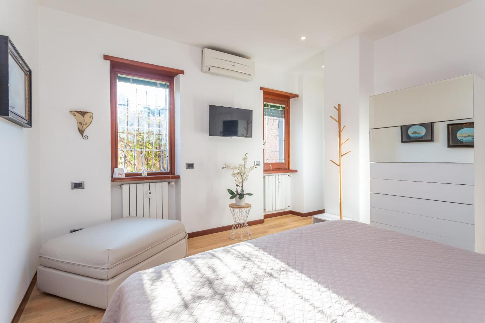 Apartment Spacious 4 Bdr With Parking *