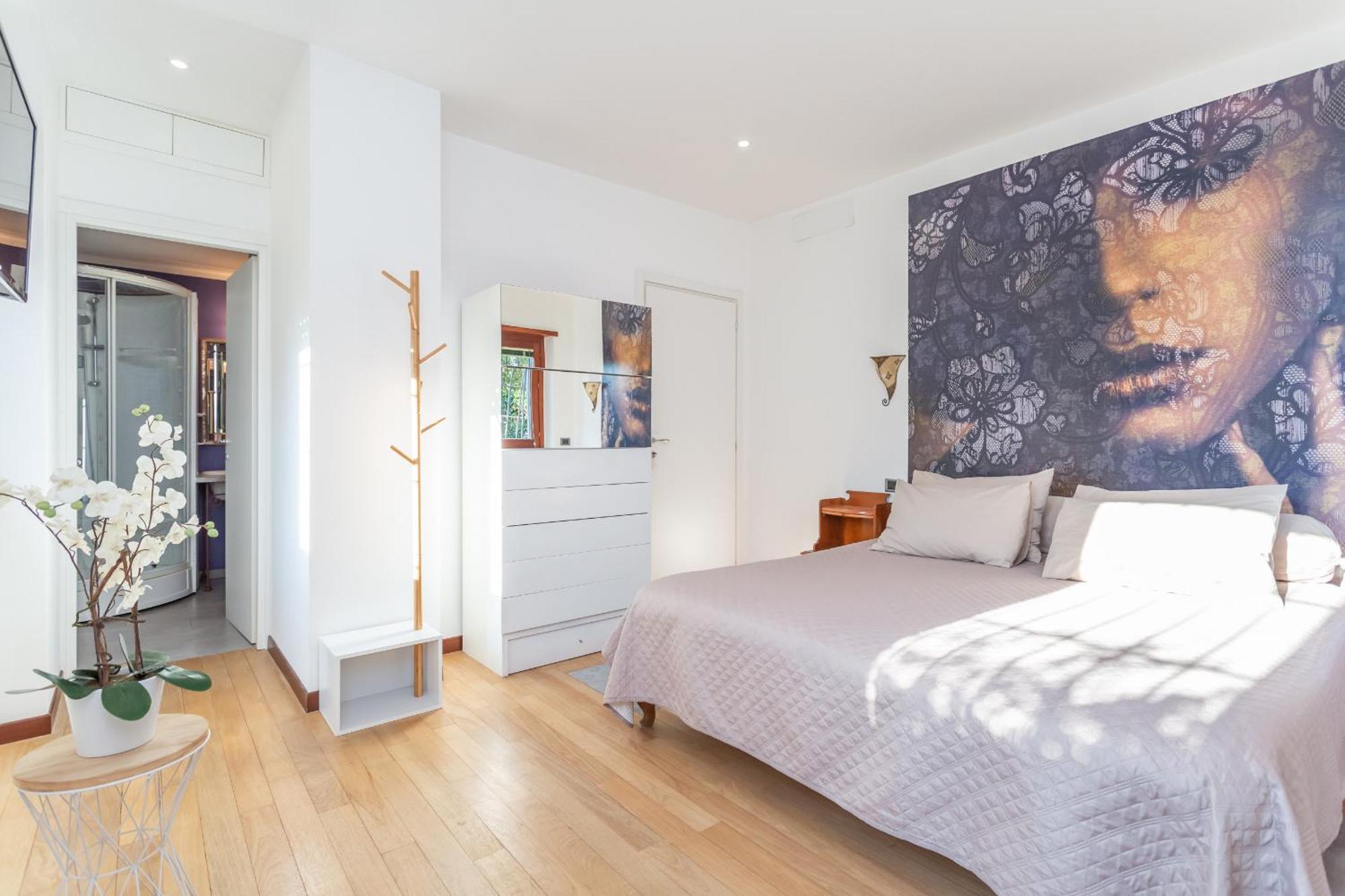 Apartment Spacious 4 Bdr With Parking *