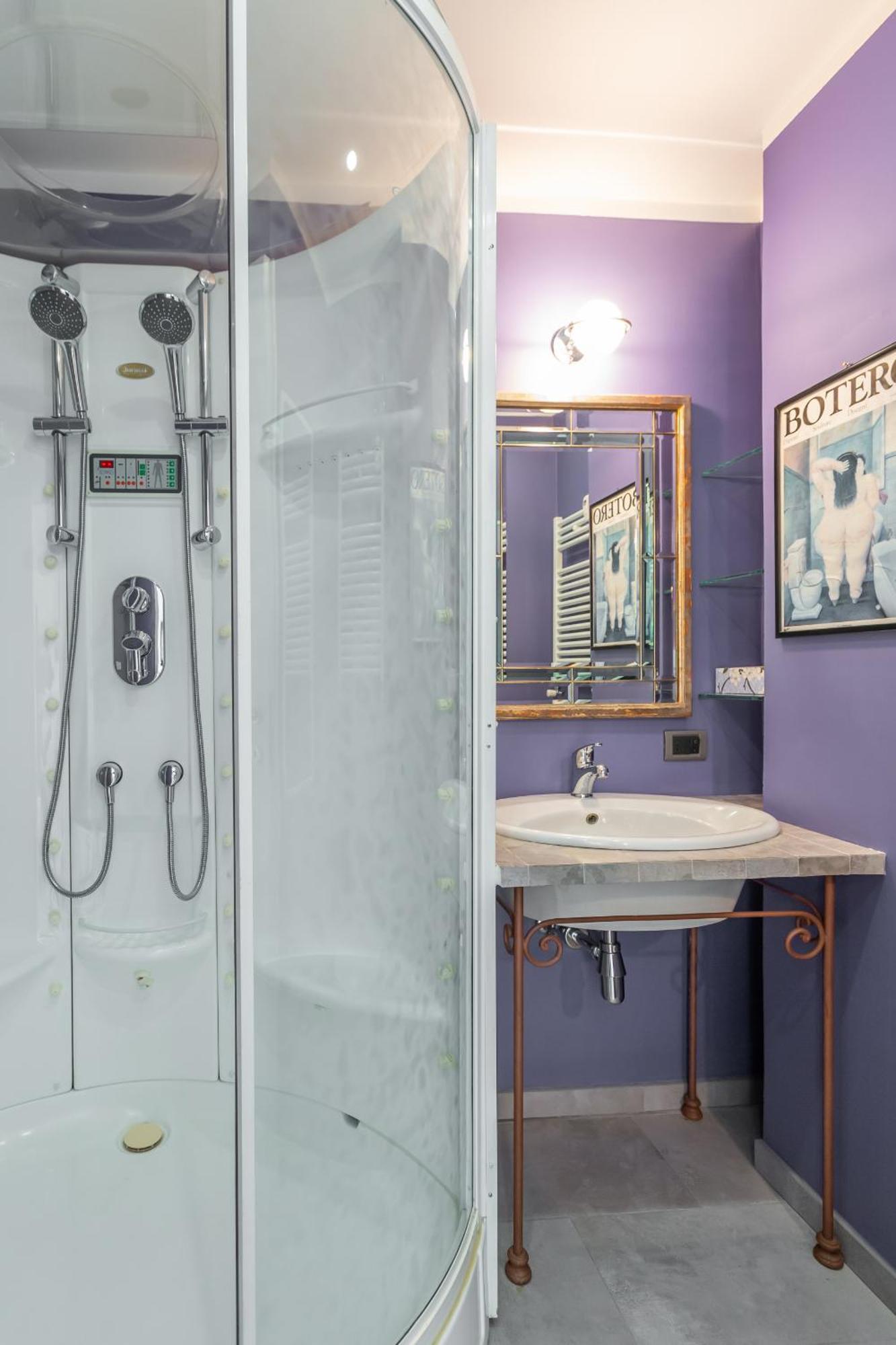 Spacious 4 Bdr With Parking Apartment Rom