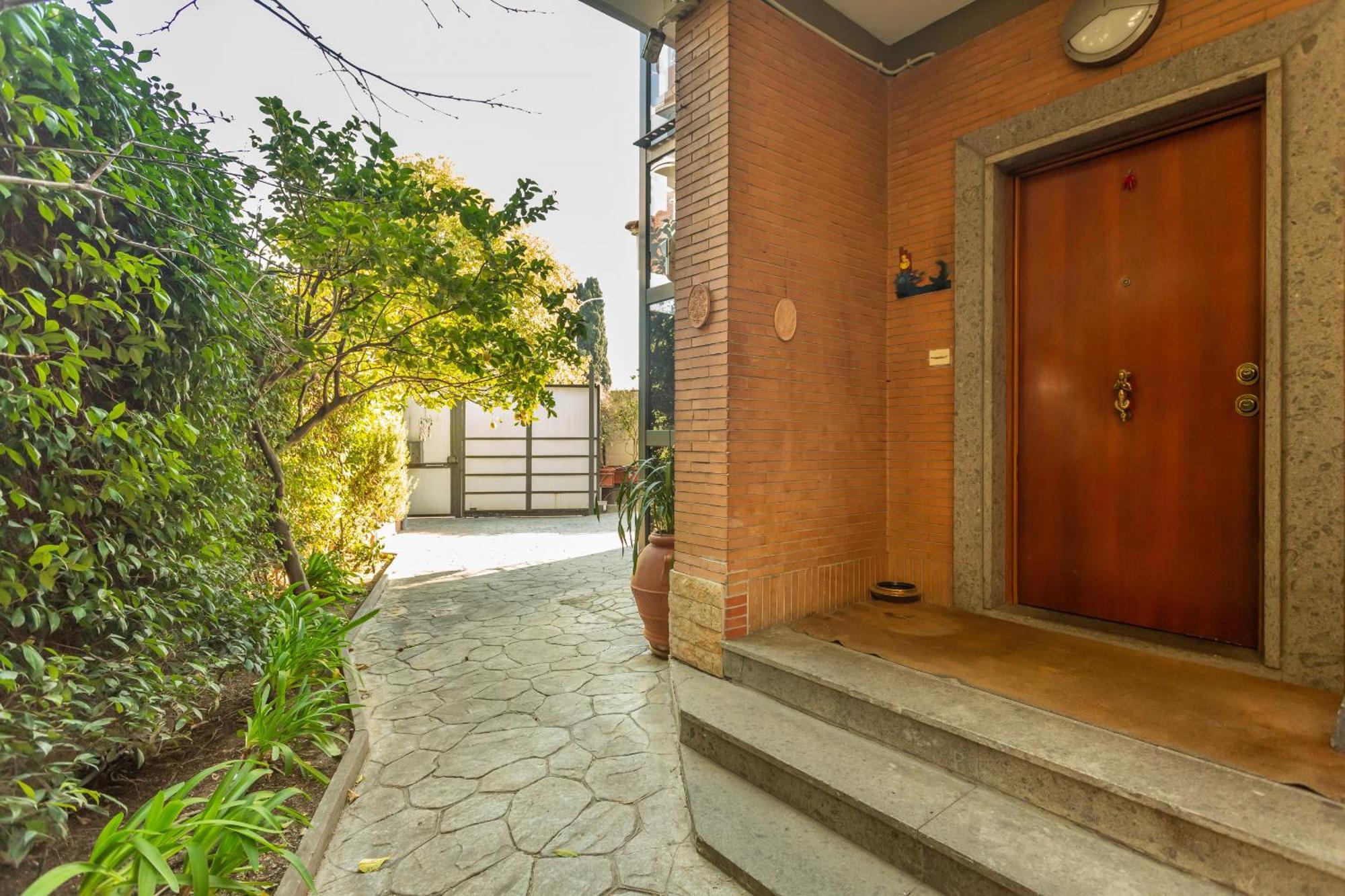 Apartment Spacious 4 Bdr With Parking