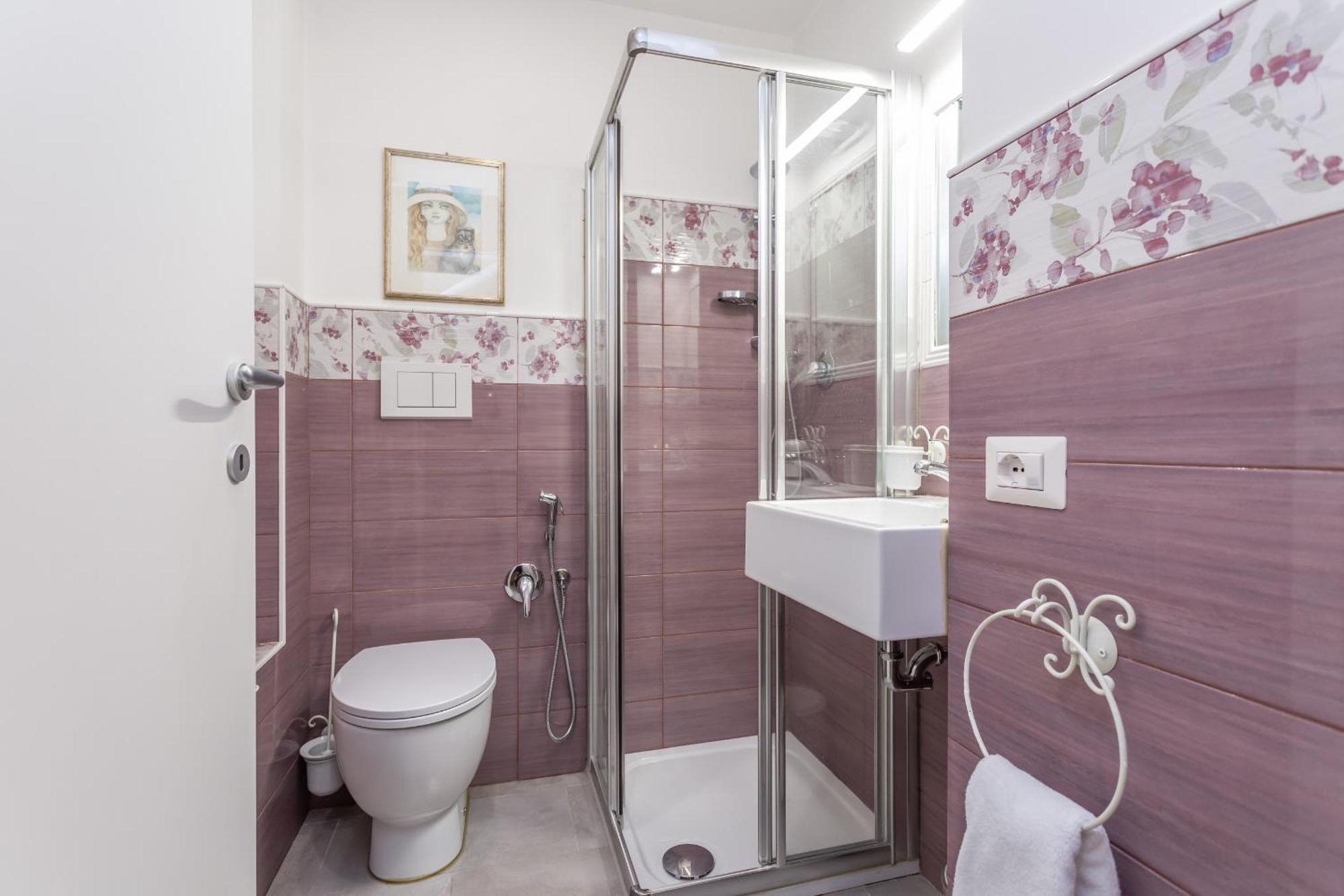 Spacious 4 Bdr With Parking Apartment Rom